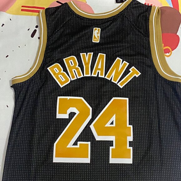 Los Angeles Lakers Player Bryant 24 Black And White Jersey - Picture 5 of 5